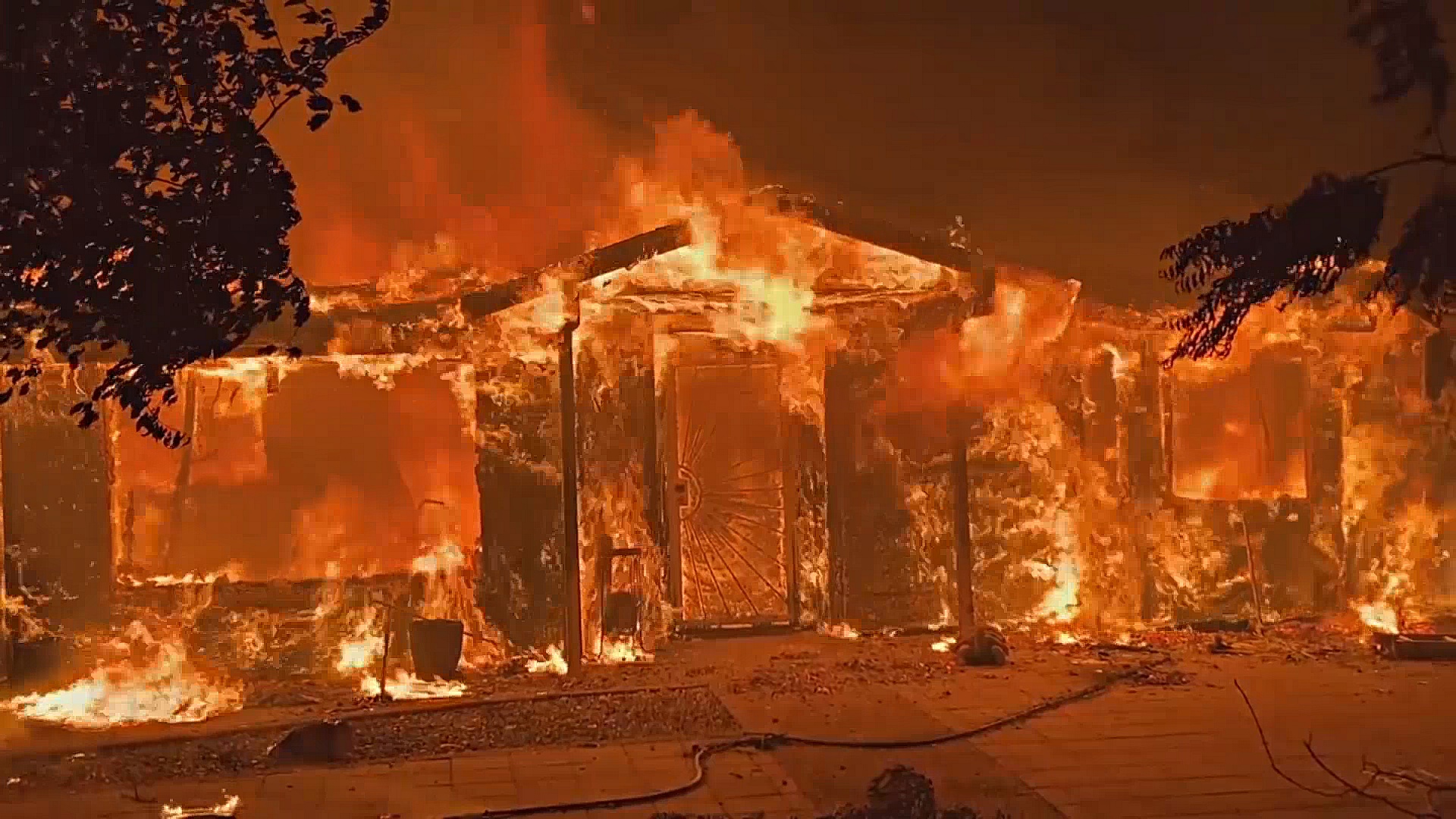 «Это будет долгое лето»: пожары в Калифорнии – всё разрушительнее