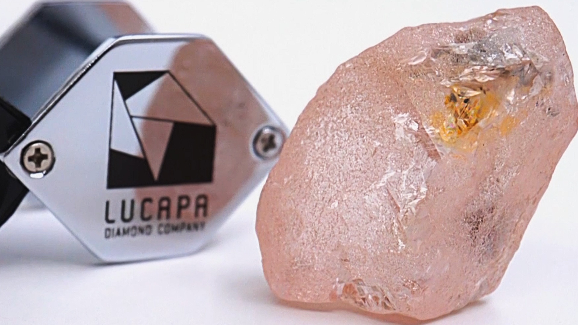 Редкий розовый алмаз весом 170 карат нашли в Анголе