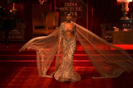 Свадебные платья и традиционные наряды на Индийской неделе моды