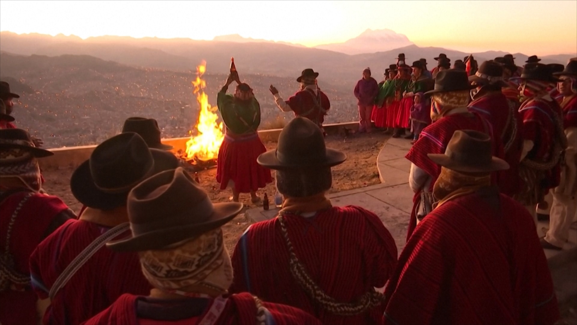 Боливийские индейцы высоко в Андах почтили богиню Пачамаму