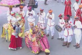 Индийцы проводят яркий фестиваль в честь сезона дождей