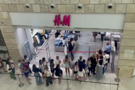 Магазины H&M временно открываются в России