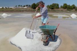 Рекордный урожай соли собирают во Франции на фоне рекордной жары