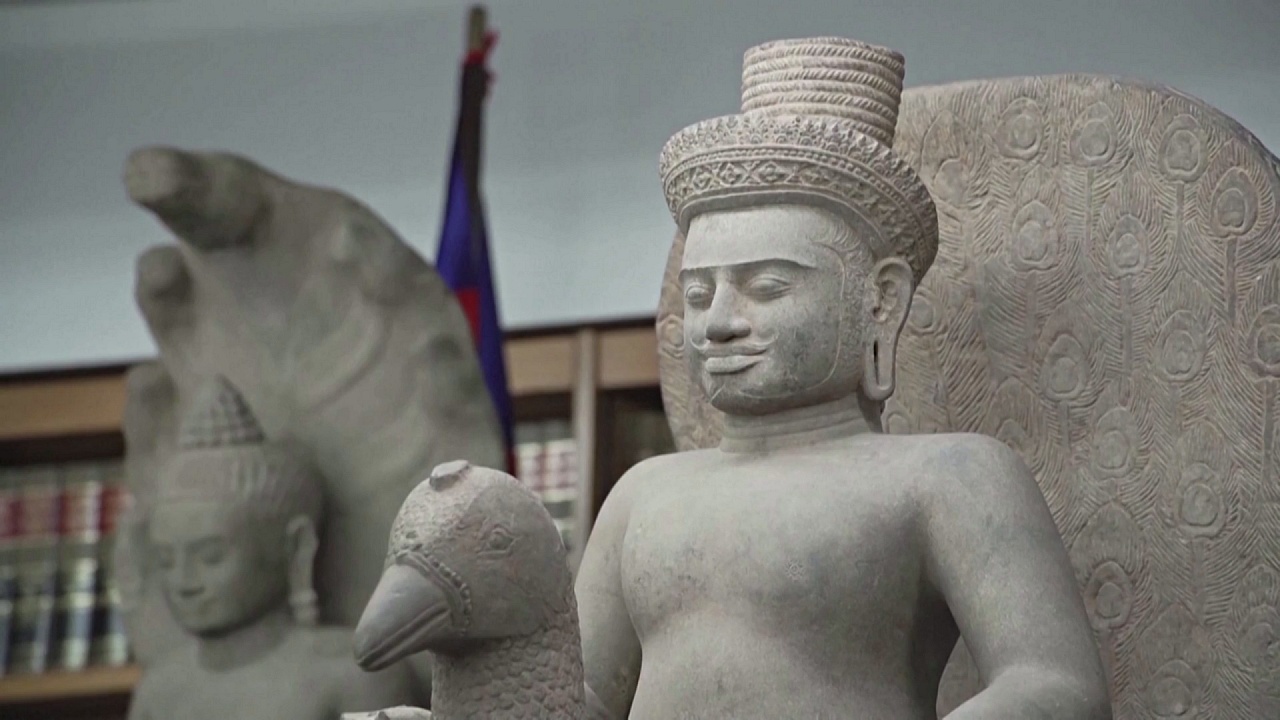 США вернут Камбодже 30 украденных предметов старины