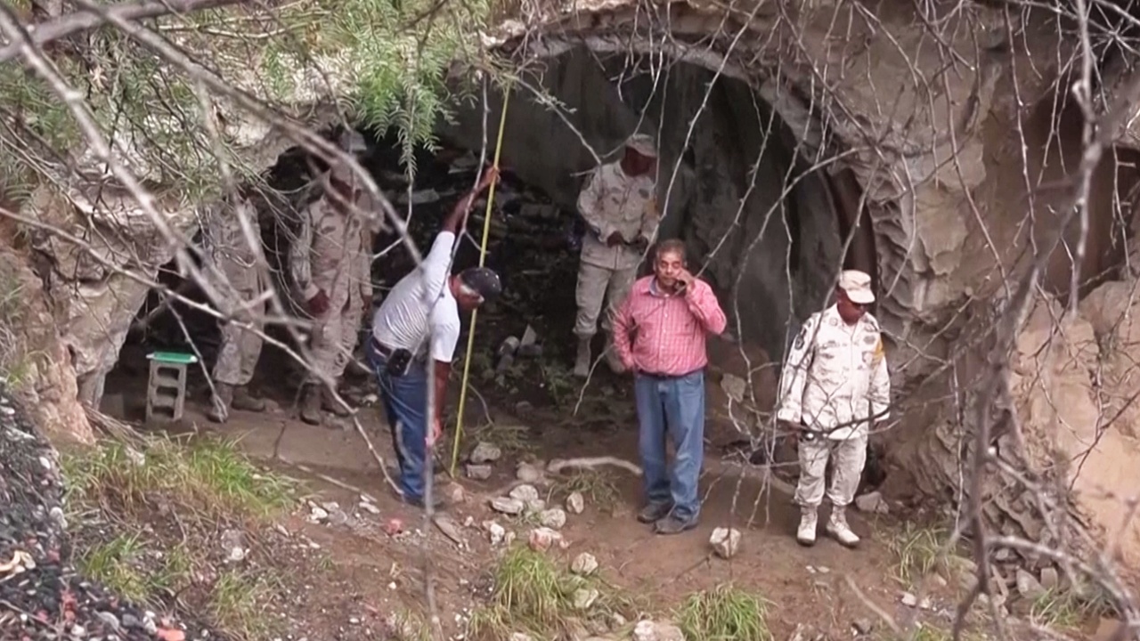 Новое наводнение мешает спасти десятерых горняков в мексиканской шахте
