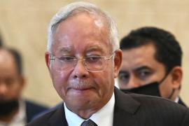 Экс-премьеру Малайзии дали 12 лет тюрьмы за коррупцию