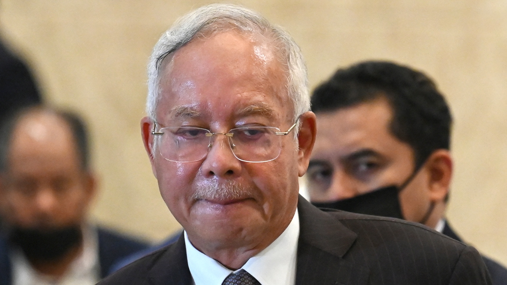 Экс-премьеру Малайзии дали 12 лет тюрьмы за коррупцию