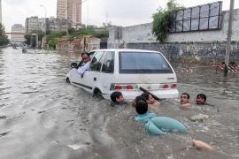 В Пакистане жертвами наводнений стали почти 800 человек