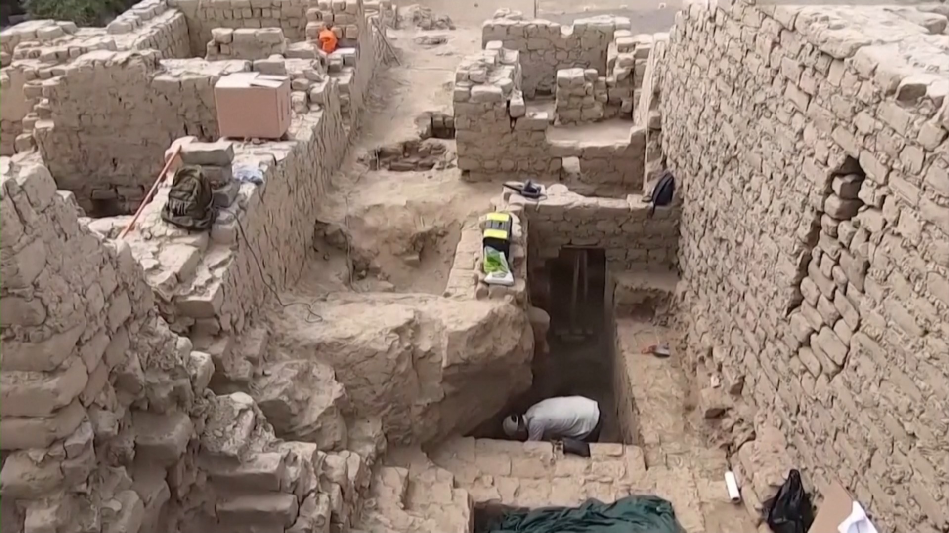Семь древних захоронений времён культуры Уари нашли в Перу
