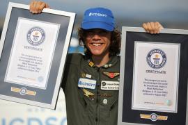 17-летний пилот завершил кругосветку и побил два рекорда Гиннесса