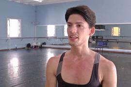 Кубинский танцор вернулся на сцену, переболев синдромом Гийена-Барре
