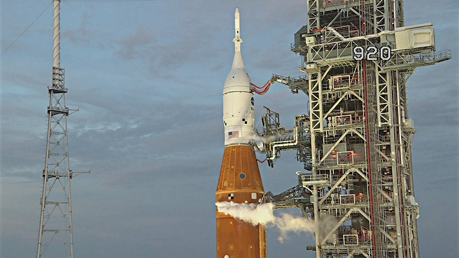 НАСА отложило запуск массивной ракеты миссии «Артемида-1»