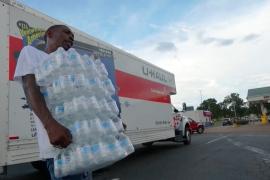 Десятки тысяч жителей города в США остались без воды