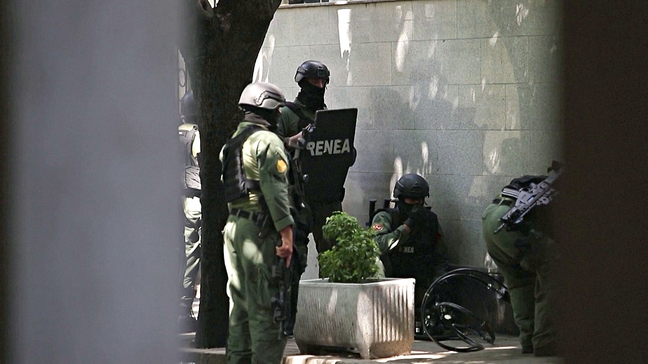 Албанский спецназ провёл обыск в пустом посольстве Ирана