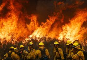 На севере Калифорнии людей эвакуируют из-за пожара