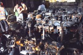 Пожар в шоуруме электроскутеров в Индии: 8 погибших
