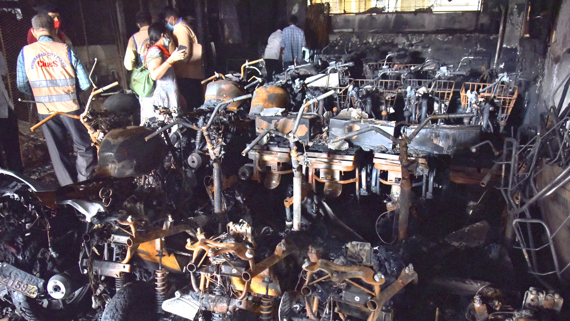 Пожар в шоуруме электроскутеров в Индии: 8 погибших
