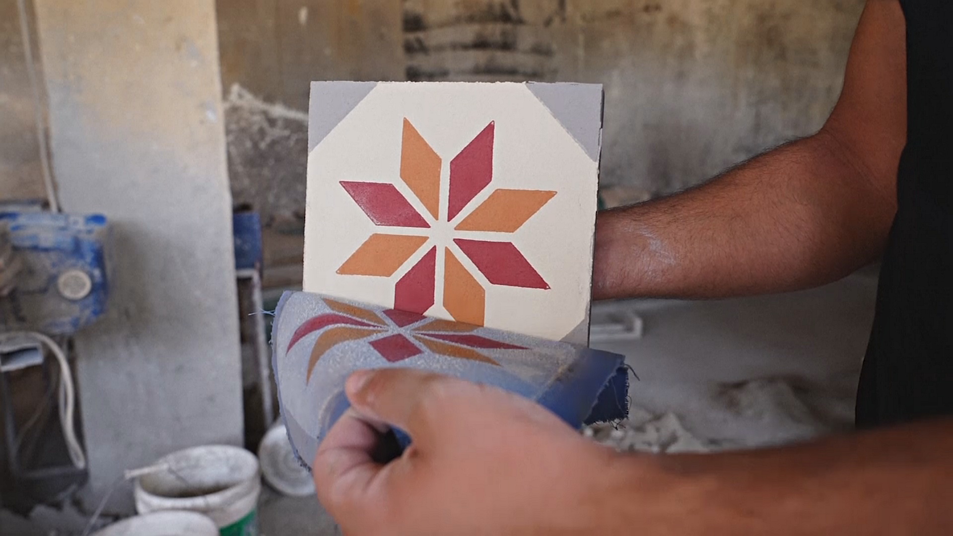 В Бейруте копируют плитку со старинным узором
