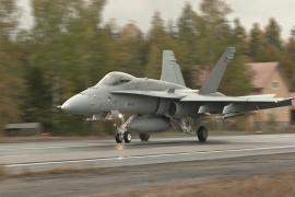 Финляндия впервые за десятки лет закрыла главную автотрассу для испытаний истребителей