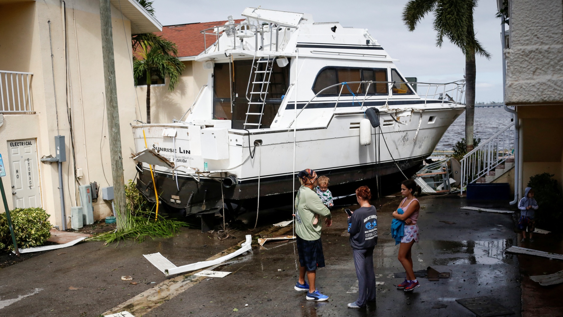 Жители Флориды приходят в себя после катастрофического урагана «Иэн»