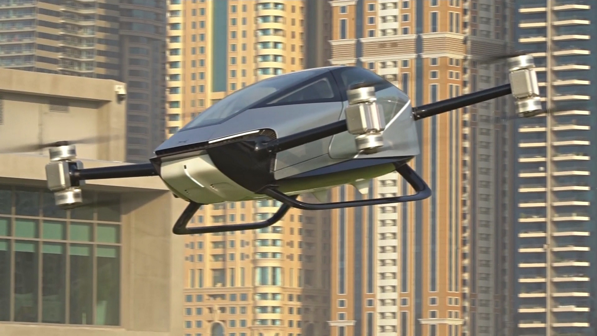 Летающее такси с восемью винтами испытали в Дубае