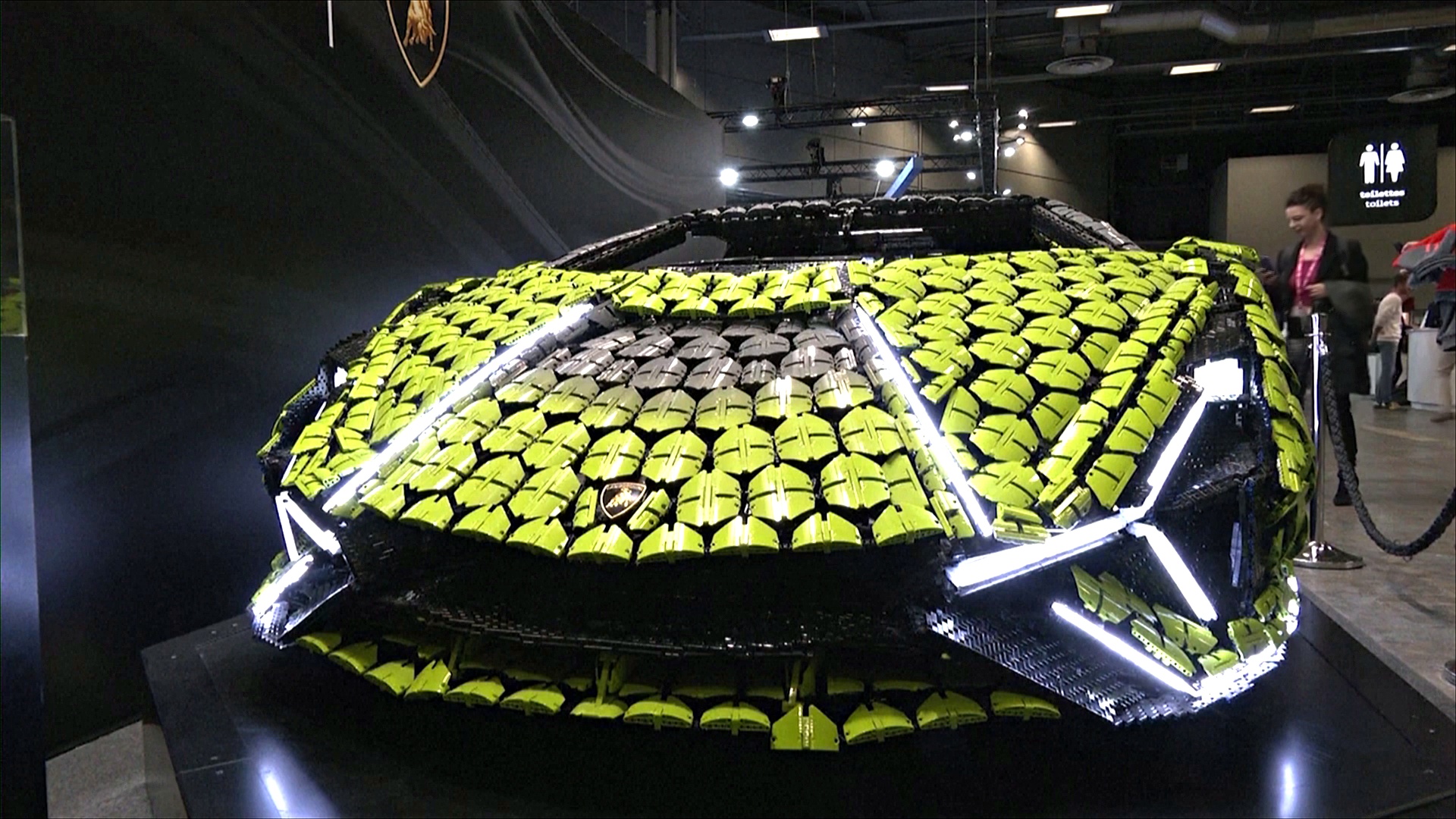Lamborghini из Lego построили для Парижского автосалона