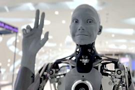 Робот-гуманоид встречает посетителей Музея будущего в Дубае