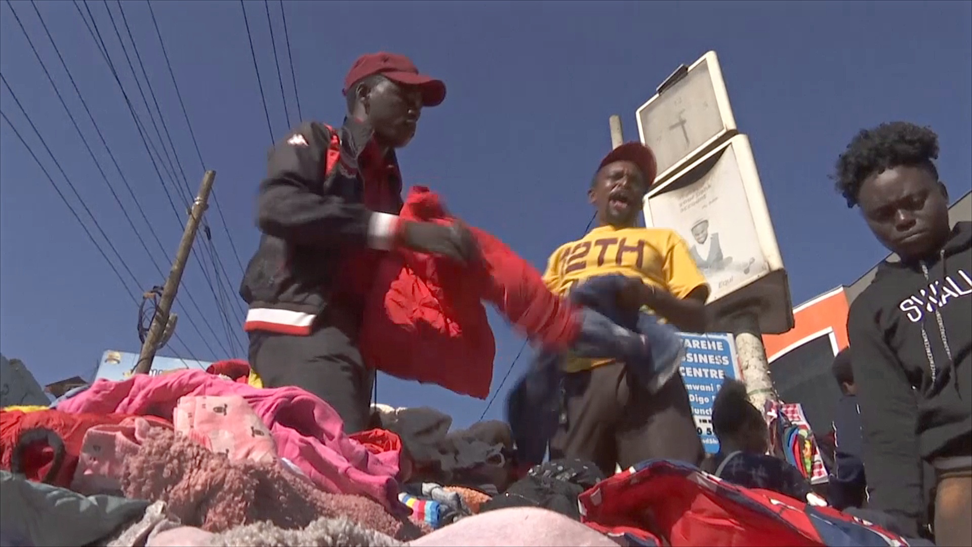 Как секонд-хенд создаёт горы мусора в Кении