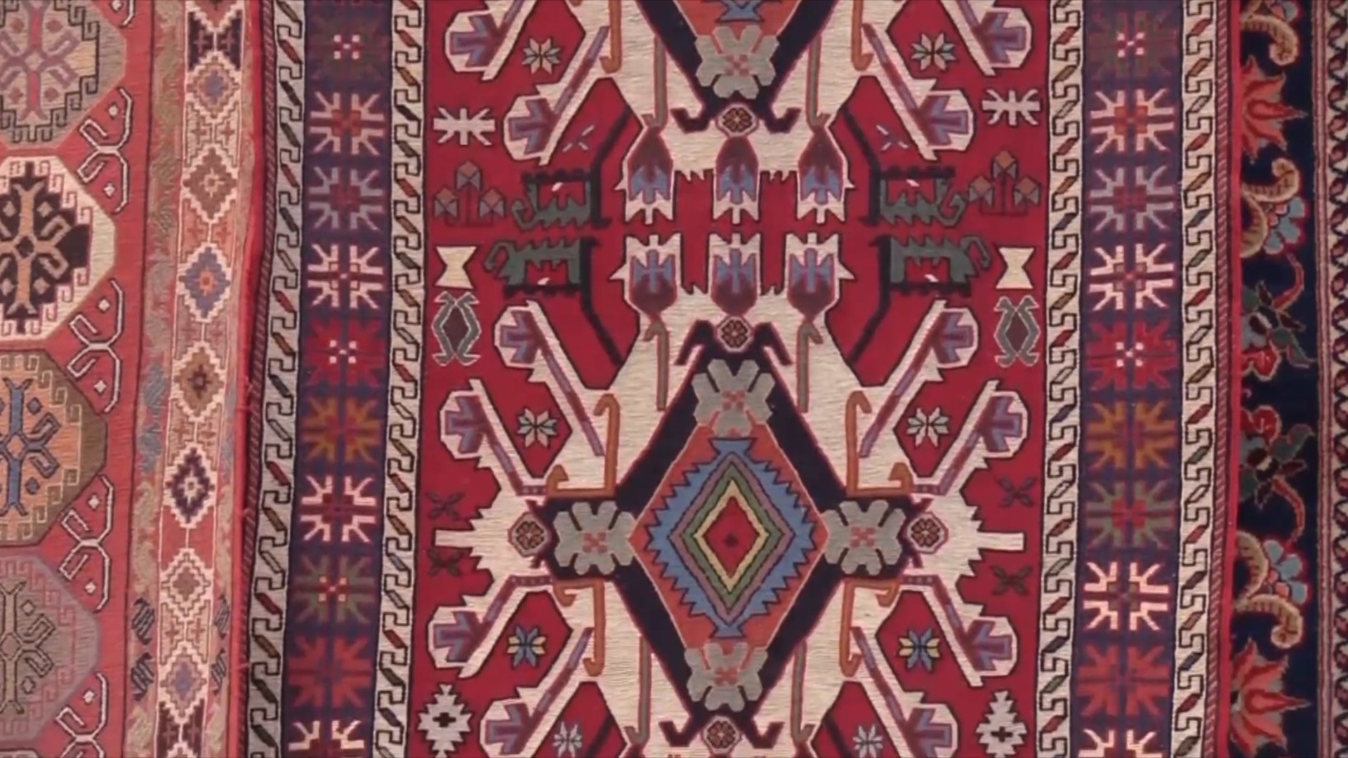 Цветы, скорлупа и насекомые: как окрашивают пряжу для ковров в Армении