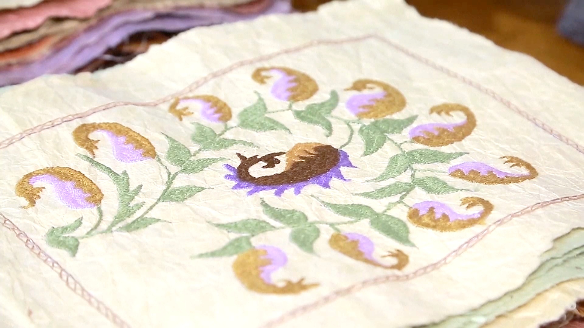 Древний метод изготовления шёлковой бумаги возродили в Узбекистане