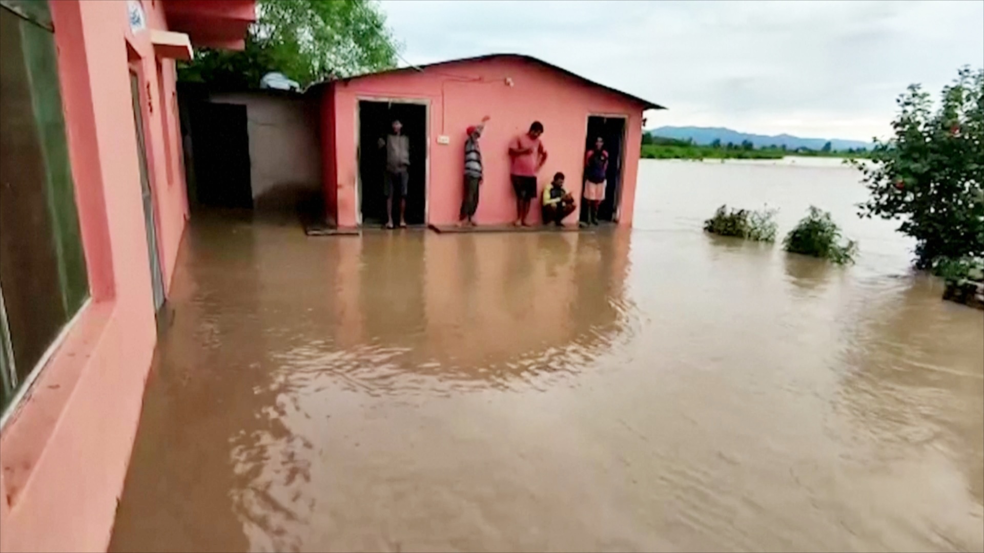 Внезапные наводнения в Непале: 35 погибших