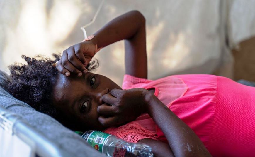 Мобильную больницу для лечения холеры установили в столице Гаити