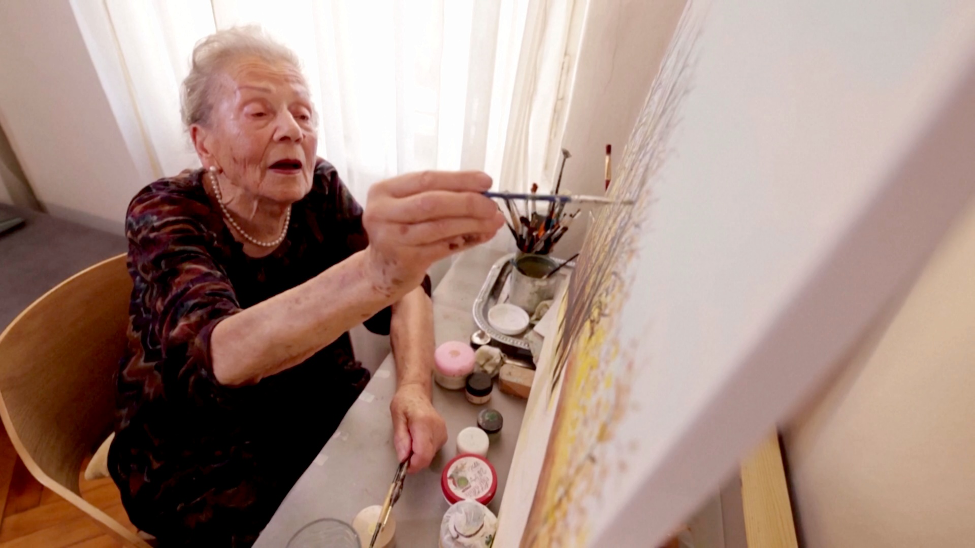 Стать художником в 87: 100-летняя боснийка провела выставку своих работ