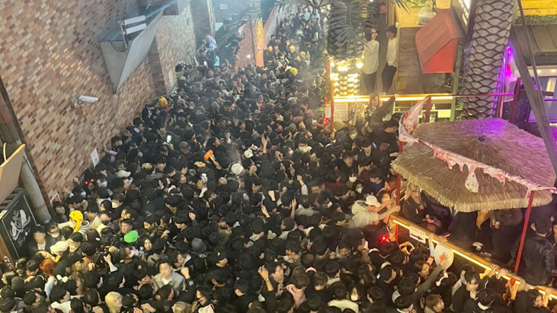 Смертоносная давка на Хэллоуин: более 150 человек погибли в Сеуле