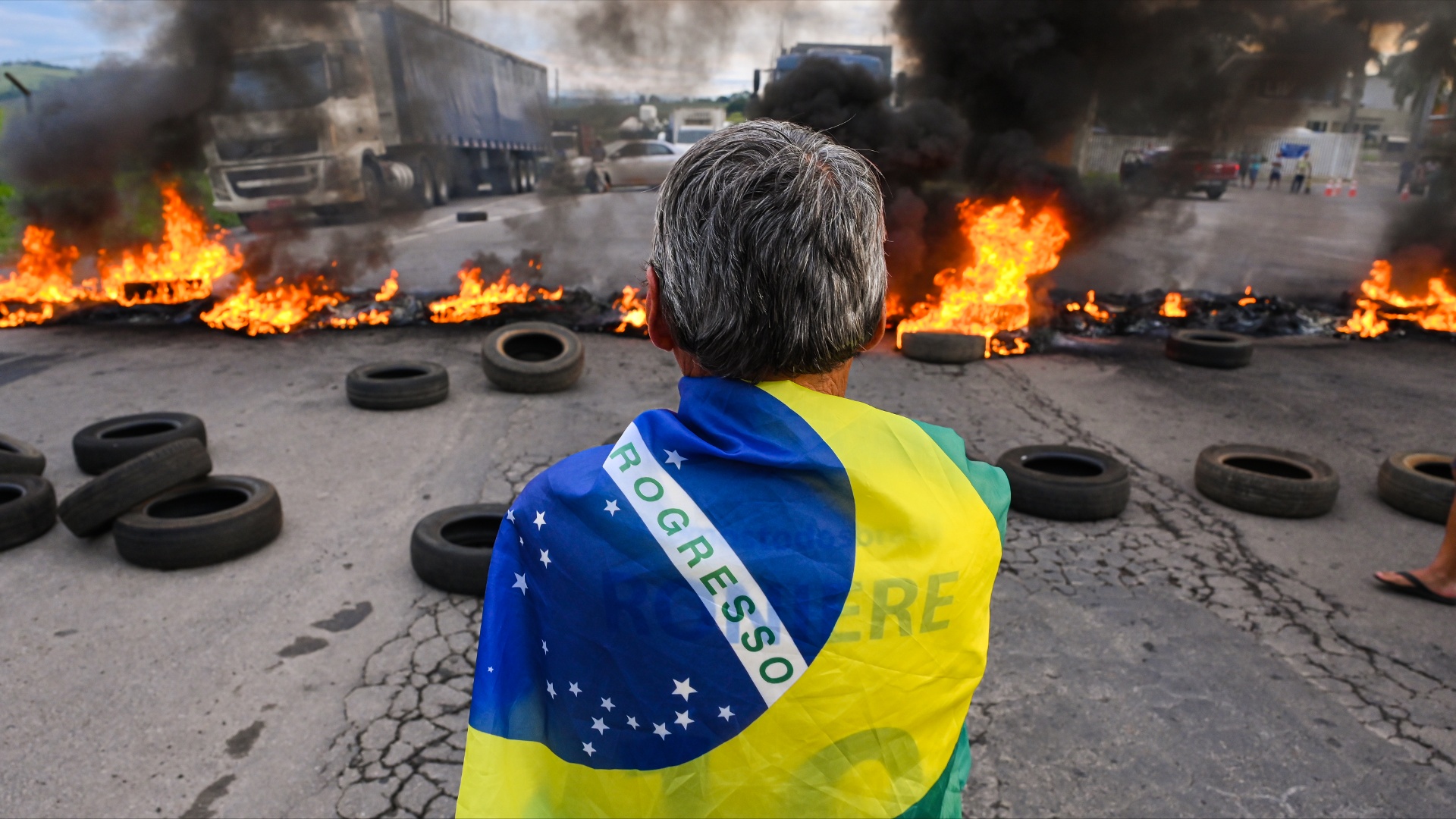 Протест в поддержку Болсонару: дальнобойщиков в Бразилии разгоняла полиция
