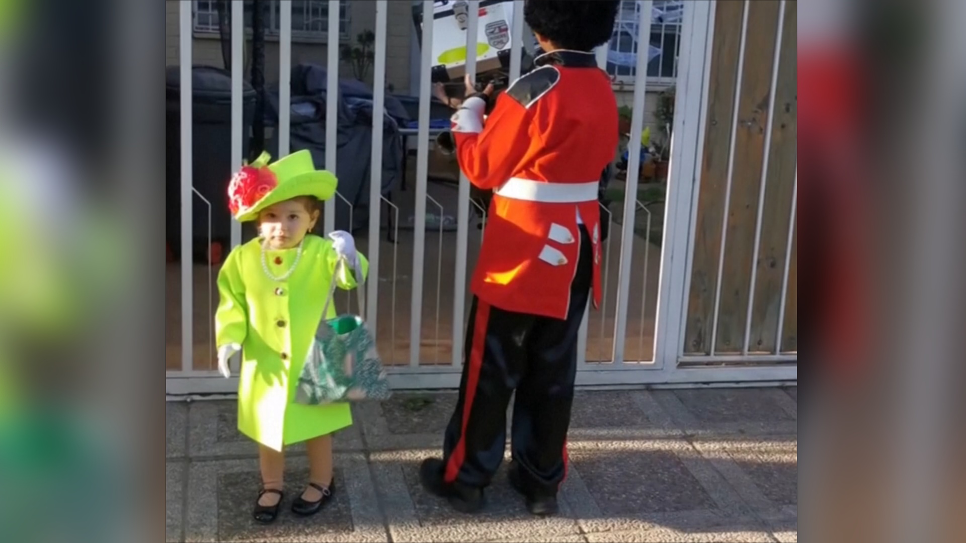 Двухлетняя «королева Елизавета II» из Чили стала звездой Интернета