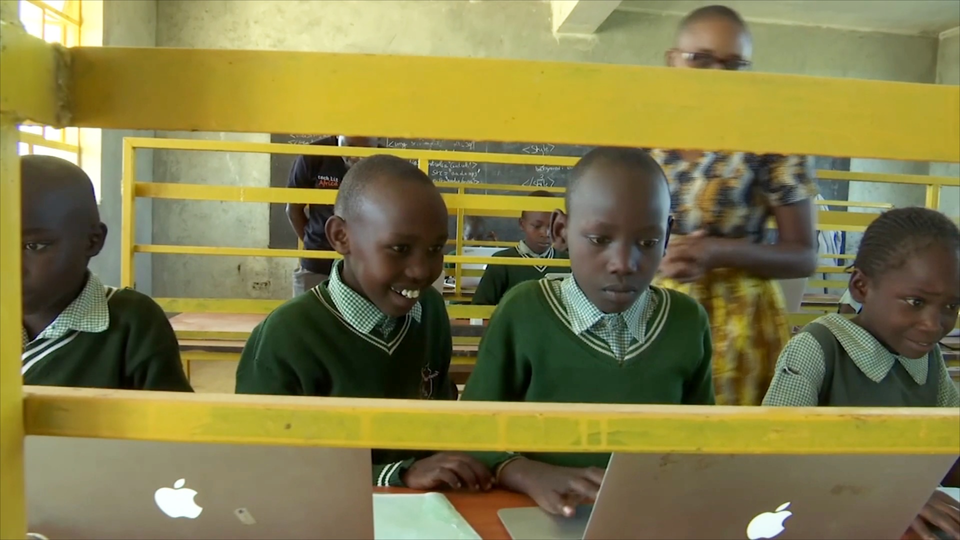 Навыкам в сфере IT обучают провинциальных детей в Кении