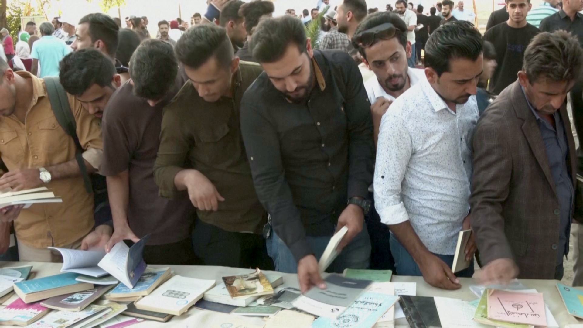 Фестиваль «Ирак читает» не даёт людям забыть о бумажных книгах