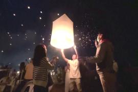 Огни на воде и в небе: два праздника слились в один в Таиланде