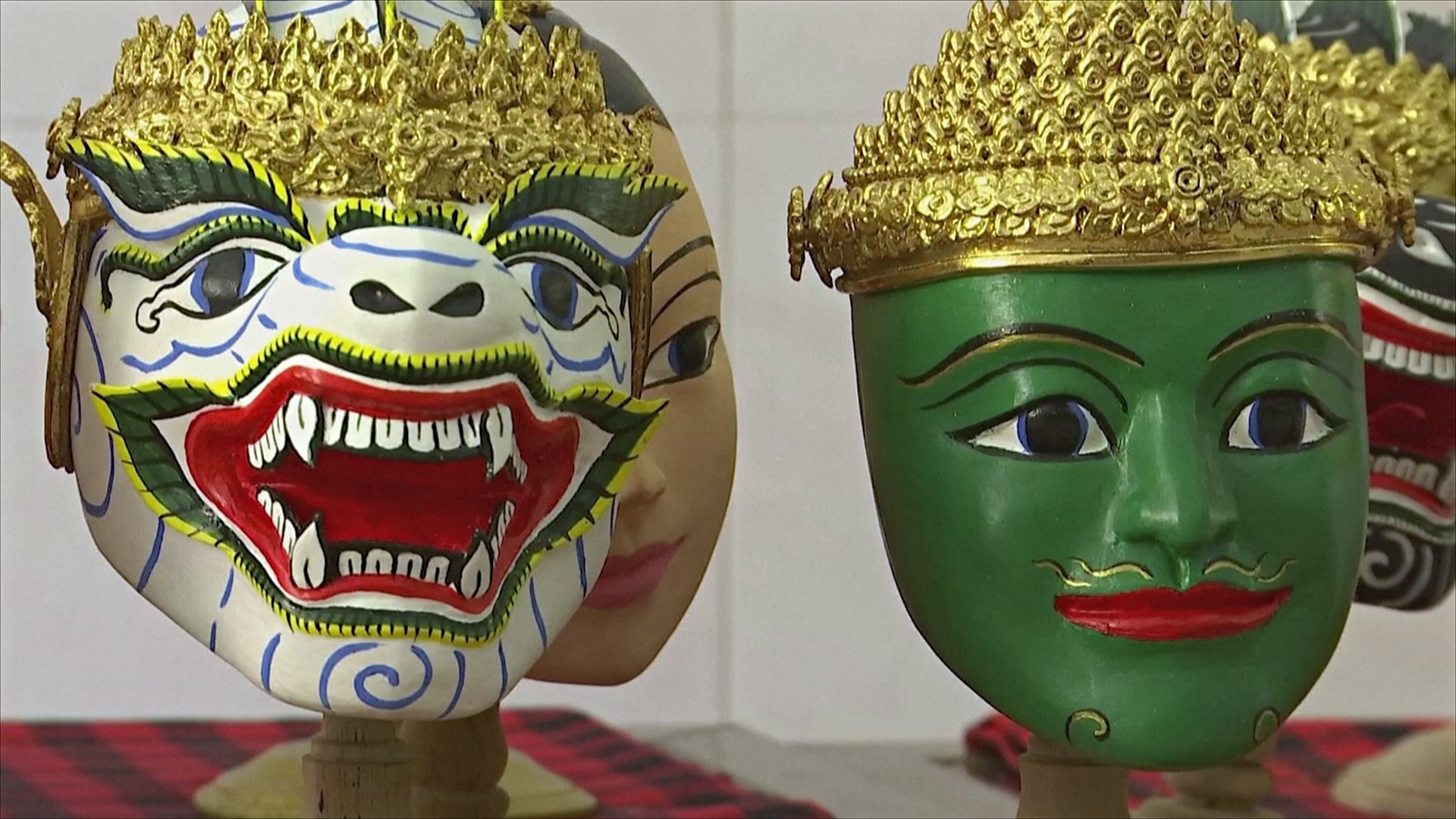 Камбоджийский мастер воссоздал традиционные маски к саммиту АСЕАН