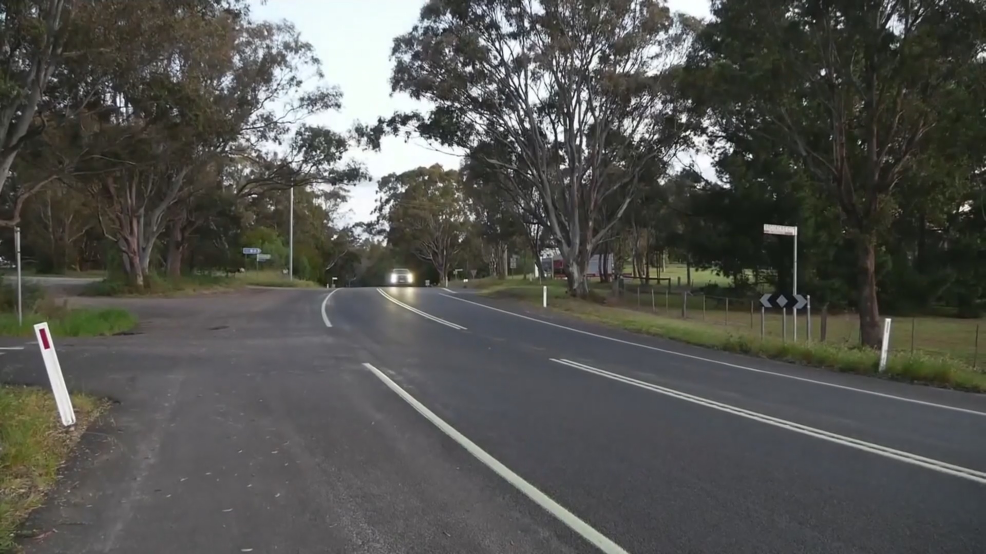 Светящаяся дорожная разметка появилась в сельской местности в Австралии