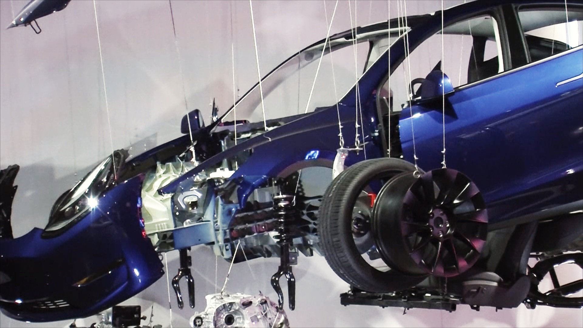 История Tesla в 12 электромобилях и концепт-карах на выставке в Лос-Анджелесе