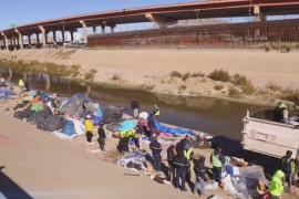 Стихийные лагеря мигрантов в Мексике на границе с США продолжают разбирать
