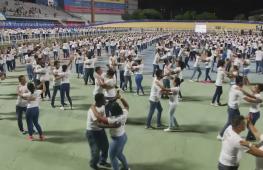 2000 венесуэльцев станцевали сальсу, чтобы побить рекорд Гиннесса