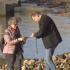 Тысячи британцев ищут сокровища на берегу Темзы