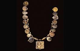 Британские археологи нашли ожерелье возрастом 1300 лет