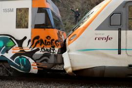 Два поезда столкнулись в Испании, пострадали 155 человек