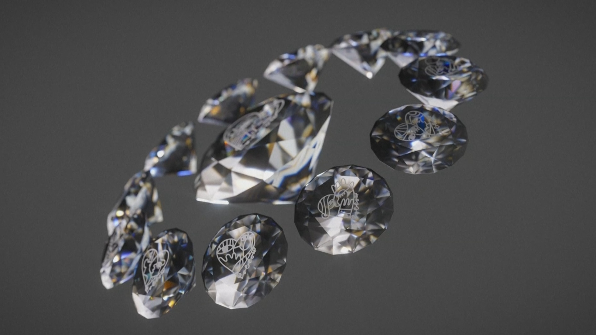 Самые маленькие в мире картины на бриллиантах представили в Амстердаме