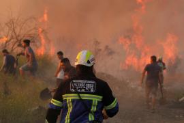 Лесные пожары в Чили: сгорели жилые дома
