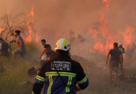 Лесные пожары в Чили: сгорели жилые дома